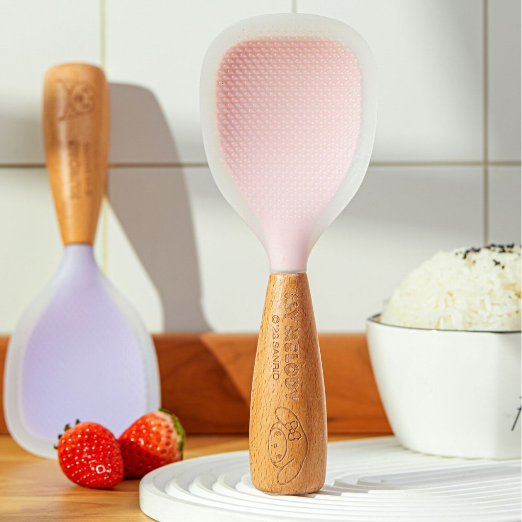 東莞<a href='http://www.tofinoecce.com/Products/shuangseguijiaoweizu.html' class='keys' title='點擊查看關于硅膠制品廠的相關信息' target='_blank'>硅膠制品廠</a>:硅膠餐具與塑膠日用品它們的區別 東莞硅膠制品廠:硅膠餐具與塑膠日用品它們的區別